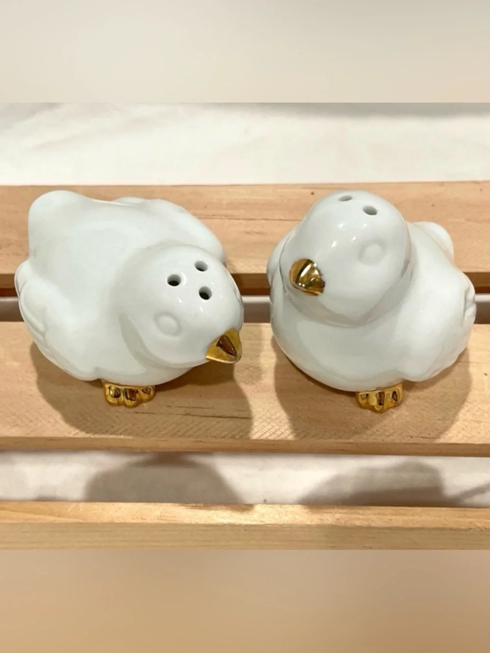 Adorable Target White Chicks Salt & Pepper Shakers w Gold Accents | EUC